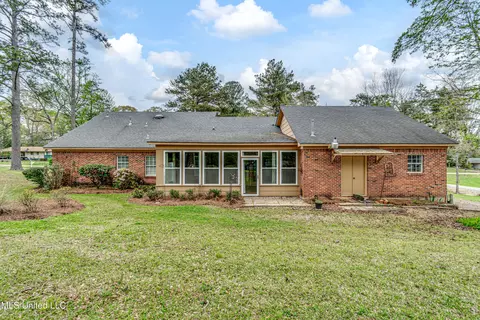Exterior - 110 E Sunset Dr, Brandon, MS 39042 photo 7 of 14