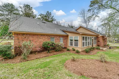 Exterior - 110 E Sunset Dr, Brandon, MS 39042 photo 12 of 14
