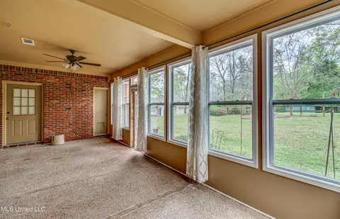 Exterior - 110 E Sunset Dr, Brandon, MS 39042 photo 4 of 14
