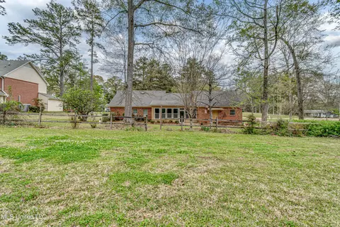 Exterior - 110 E Sunset Dr, Brandon, MS 39042 photo 11 of 14