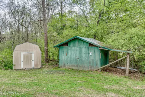 Exterior - 110 E Sunset Dr, Brandon, MS 39042 photo 9 of 14