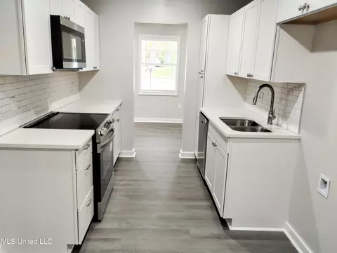 Kitchen - 5746 Magnolia Dr, Jackson, MS 39209 photo 1 of 2