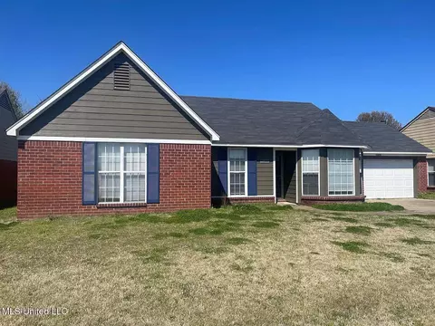 10676 N Oak Circle Cir, Olive Branch, MS 38654