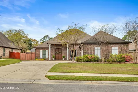 944 Caroline Dr, Biloxi, MS 39532