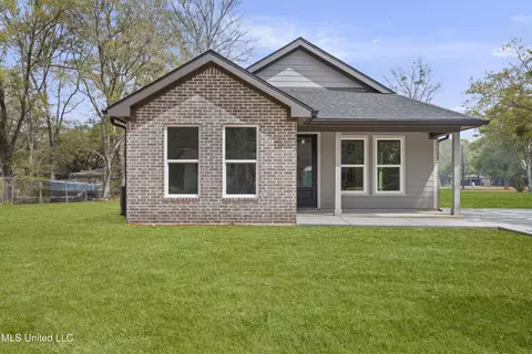 3712 Shamrock Ct, Gautier, MS 39553