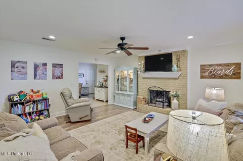 Living - 5005 Bay Brg, Flowood, MS 39232 photo 1 of 4
