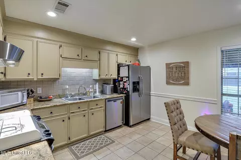 Kitchen - 5005 Bay Brg, Flowood, MS 39232 photo 1 of 2