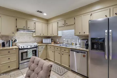 Kitchen - 5005 Bay Brg, Flowood, MS 39232 photo 2 of 2
