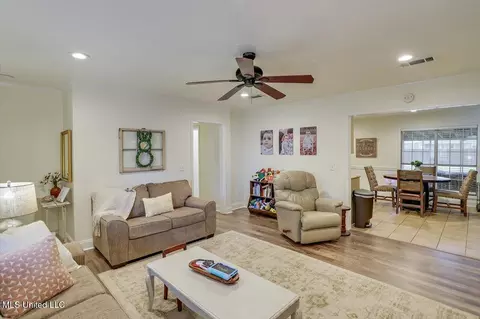 Living - 5005 Bay Brg, Flowood, MS 39232 photo 4 of 4