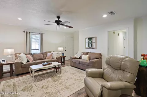 Living - 5005 Bay Brg, Flowood, MS 39232 photo 2 of 4