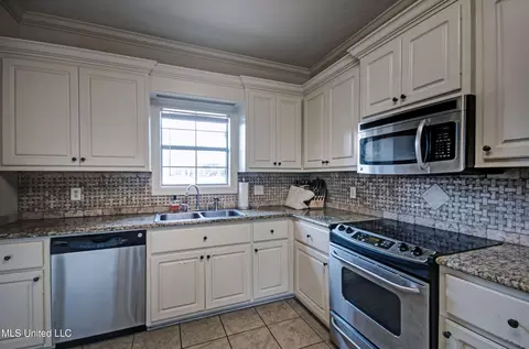 Kitchen - 106 Copper Ridge Ct, Madison, MS 39110 photo 3 of 4