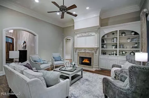Living - 512 Durrango Dr, Brandon, MS 39047 photo 2 of 4