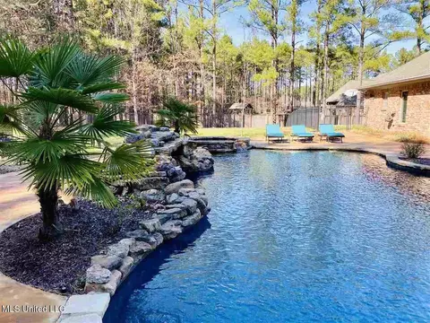 Exterior - 512 Durrango Dr, Brandon, MS 39047 photo 8 of 12