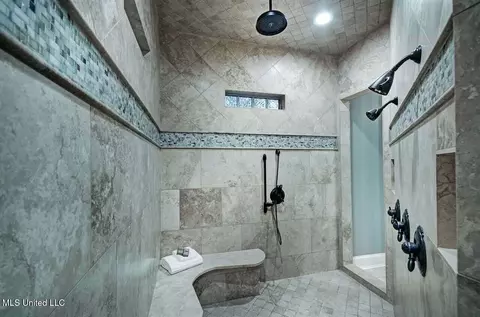 Bath - 512 Durrango Dr, Brandon, MS 39047 photo 6 of 13
