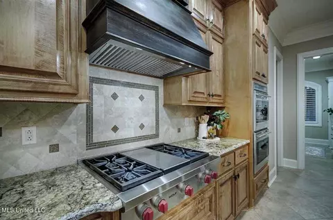 Kitchen - 512 Durrango Dr, Brandon, MS 39047 photo 3 of 5