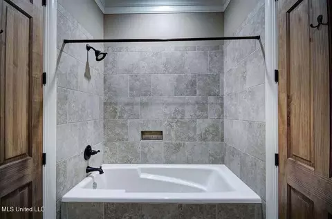 Bath - 512 Durrango Dr, Brandon, MS 39047 photo 3 of 13