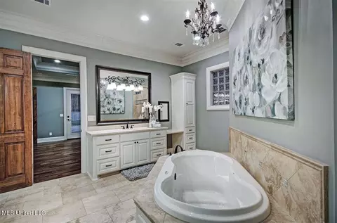 Bath - 512 Durrango Dr, Brandon, MS 39047 photo 10 of 13