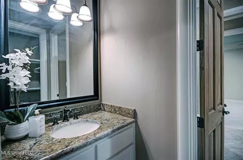 Bath - 512 Durrango Dr, Brandon, MS 39047 photo 2 of 13