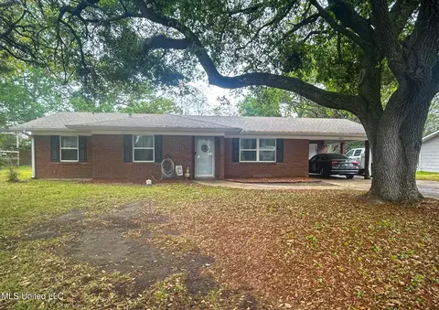 4203 Pimlico St, Pascagoula, MS 39581