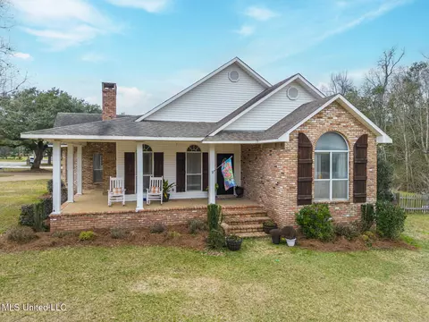 11845 River Estates Cir, Biloxi, MS 39532
