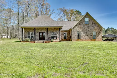 1317 Star Rd, Brandon, MS 39042