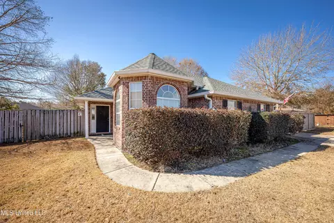 2901 Joni Dr, Ocean Springs, MS 39564