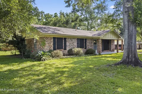 13912 Birchwood Dr, Biloxi, MS 39532