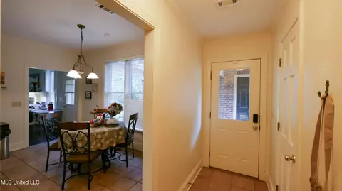 Entry Way - 50 Moss Forest Cir, Jackson, MS 39211 photo 7 of 8