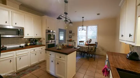 Kitchen - 50 Moss Forest Cir, Jackson, MS 39211 photo 1 of 8