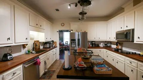 Kitchen - 50 Moss Forest Cir, Jackson, MS 39211 photo 7 of 8