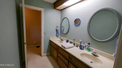 Bath - 50 Moss Forest Cir, Jackson, MS 39211 photo 5 of 13