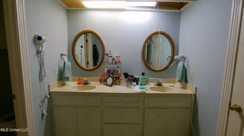 Bath - 50 Moss Forest Cir, Jackson, MS 39211 photo 8 of 13