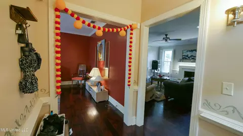 Entry Way - 50 Moss Forest Cir, Jackson, MS 39211 photo 4 of 8