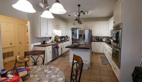 Kitchen - 50 Moss Forest Cir, Jackson, MS 39211 photo 8 of 8