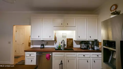 Kitchen - 50 Moss Forest Cir, Jackson, MS 39211 photo 5 of 8