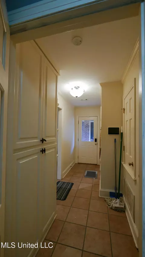Entry Way - 50 Moss Forest Cir, Jackson, MS 39211 photo 8 of 8