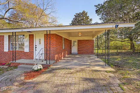 700 E Bond Ave, Wiggins, MS 39577