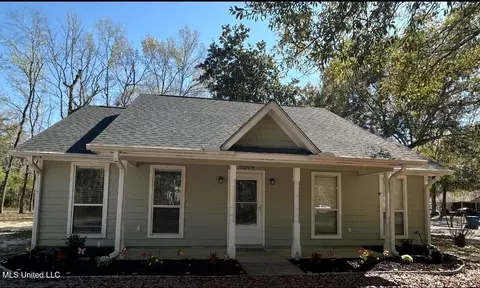 1204 Margaret St, Ocean Springs, MS 39564