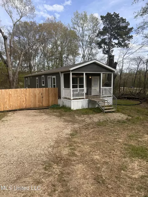 825 Riley Rd, Vicksburg, MS 39183