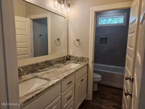 Bath - 441 Barksdale Rd, Brandon, MS 39047 photo 2 of 2