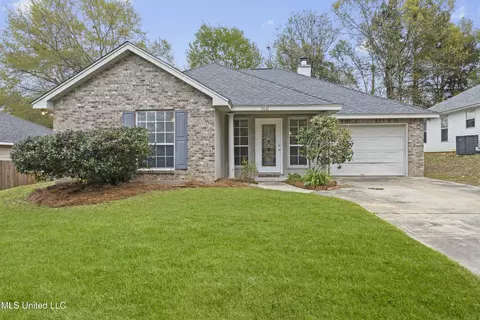 9832 Kaimuki Ct, Diamondhead, MS 39525