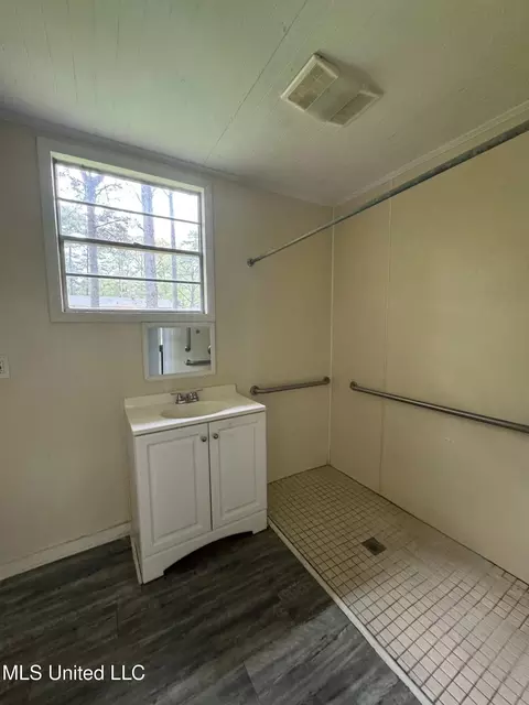 3118 Shirley Dr, Jackson, MS 39212 photo 9