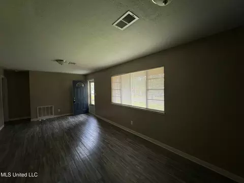 3118 Shirley Dr, Jackson, MS 39212 photo 3