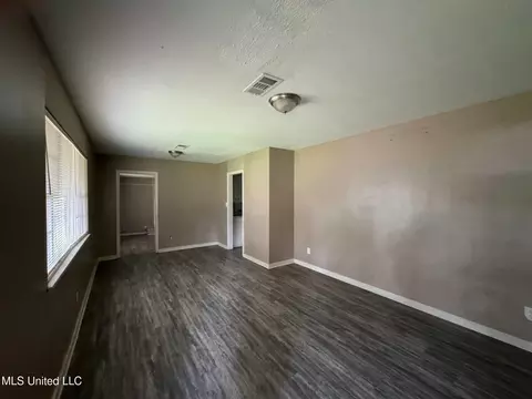 3118 Shirley Dr, Jackson, MS 39212 photo 4