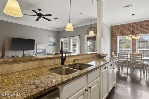 111 Emerald Dr, Brandon, MS 39047 photo 7