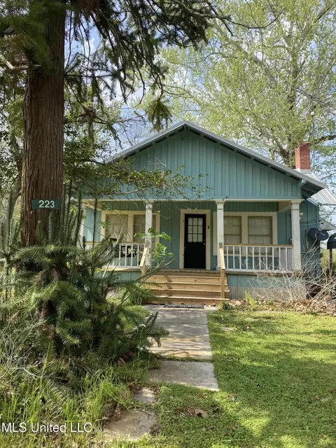 223 Deadening Rd, Jonesville, LA 71343