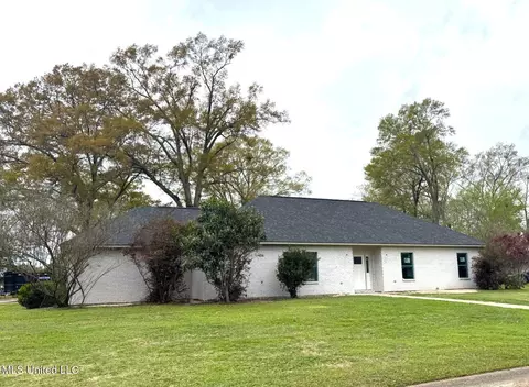 100 N Temple Road Rd, Natchez, MS 39120