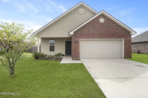 3100 Becky St, Ocean Springs, MS 39564