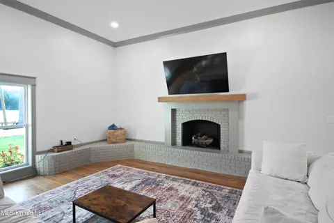 Living - 7243 N Highway 433, Benton, MS 39039 photo 1 of 2