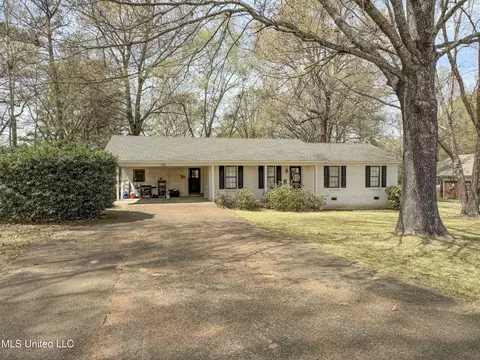 207 Vick St, Batesville, MS 38606